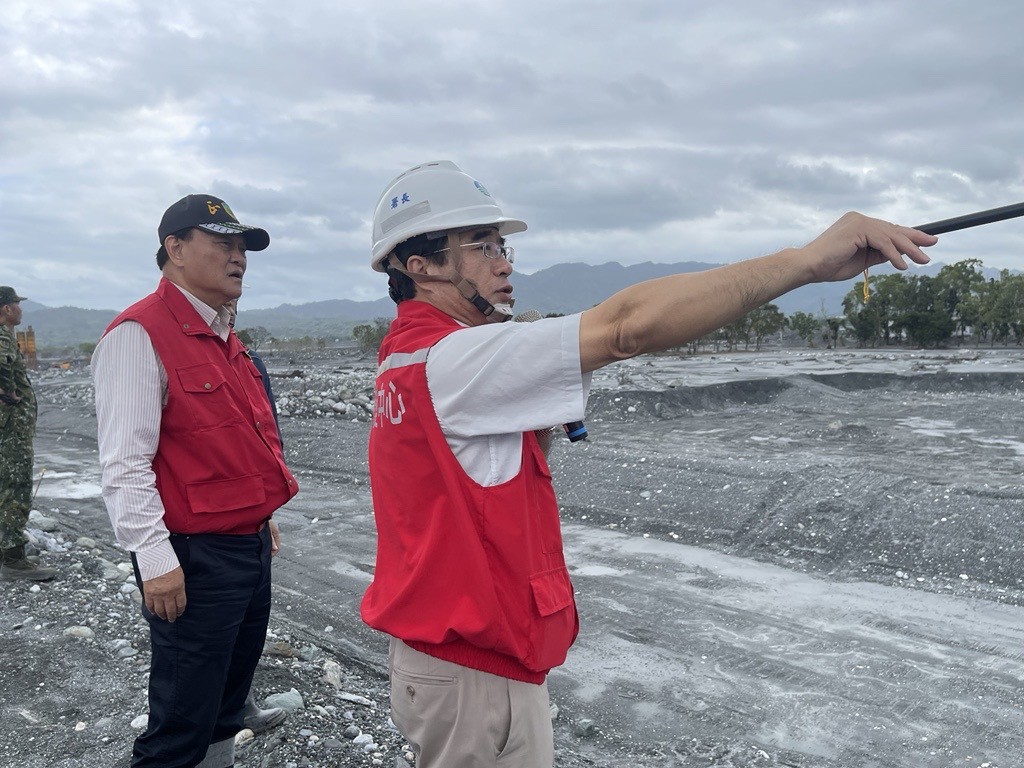 堰塞湖溢流泥流襲村致損害　季連成花蓮勘災慰問受災居民