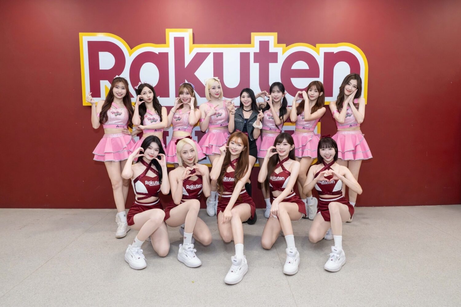 17LIVE桃氣女孩首度跨界與樂天女孩合作演出。(圖/影響力動能 提供)