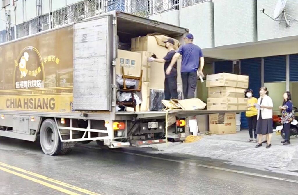 佳湘麵包黃秀芬送暖花蓮災區 拋磚引玉助重建