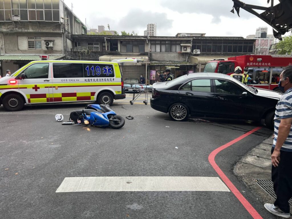 春日路車禍22歲騎士不治 家屬徵行車紀錄器釐清事故 春日路車禍22歲騎士不治 家屬徵行車紀錄器釐清事故