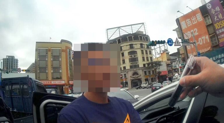 男子狂歡後毒駕昏睡車道回堵  警敲窗還「手握喪屍煙彈」