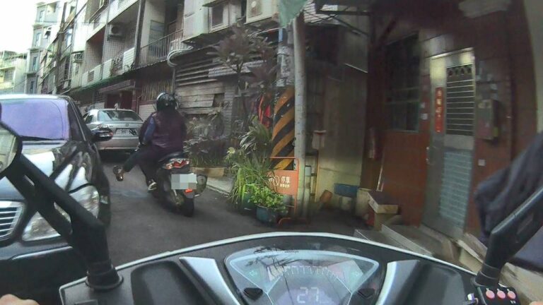 通緝犯鴛鴦毒駕竄逃被逮　女友貧血遇劇烈顛簸嚇到軟腳