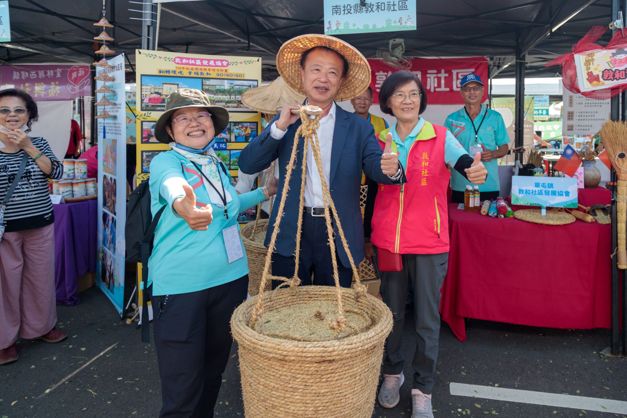 全國南區環境教育成果展　翁章梁拍賣再生家具萬元得標