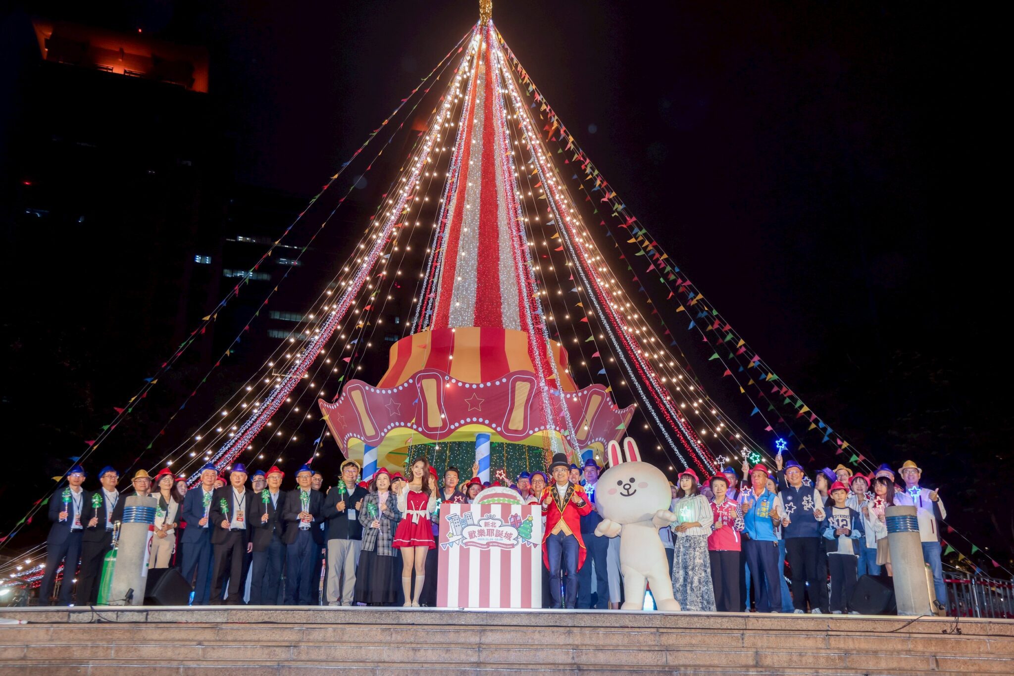 2025新北歡樂耶誕城今晚開城 女神李雅英、LINE FRIENDS兔兔、侯友宜共同點燈 2025新北歡樂耶誕城今晚開城 女神李雅英、LINE FRIENDS兔兔、侯友宜共同點燈