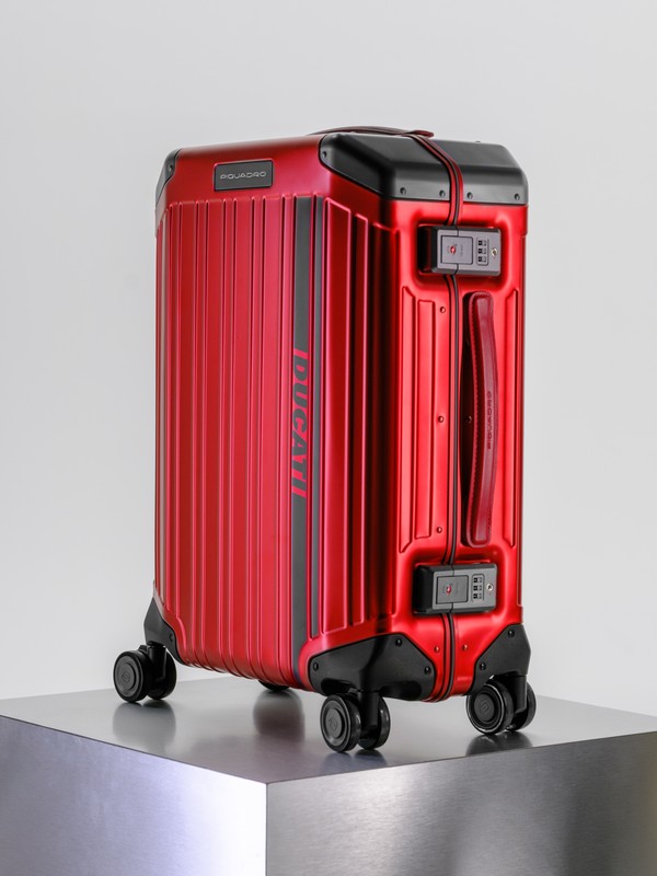 PIQUADRO x DUCATI 第二波聯名登場！ 從賽道到城市釋放極速魅力 北區旗艦店盛大開幕