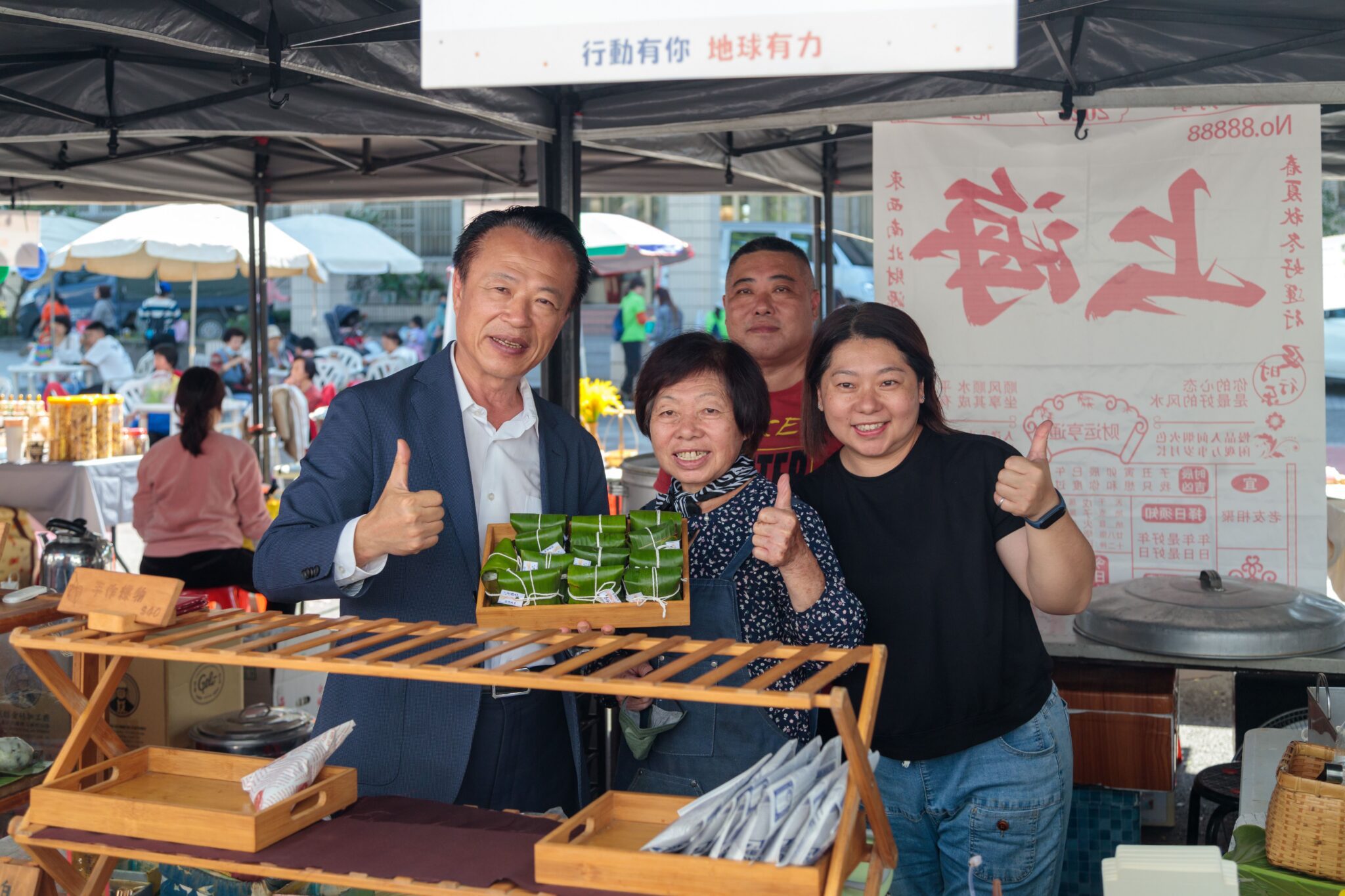 全國南區環境教育成果展　翁章梁拍賣再生家具萬元得標