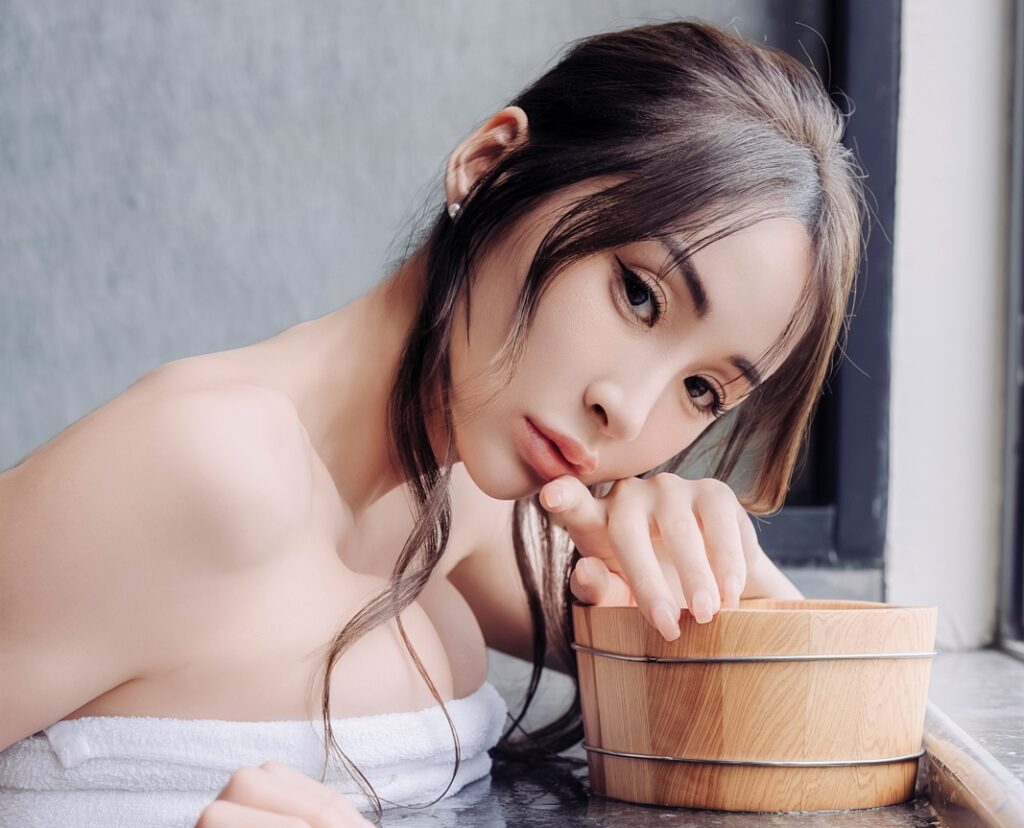 〈雪之下．岑之名〉首部同名寫真詩集！用詩與影重塑「性感」定義 記錄「做自己」的那一份最堅定的力量