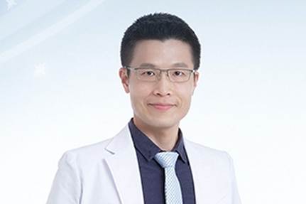 別怕荷爾蒙，妳抗衰防病的關鍵》美FDA撤更年期荷爾蒙警告，吳佳鴻揭20年乳癌恐懼如何被放大