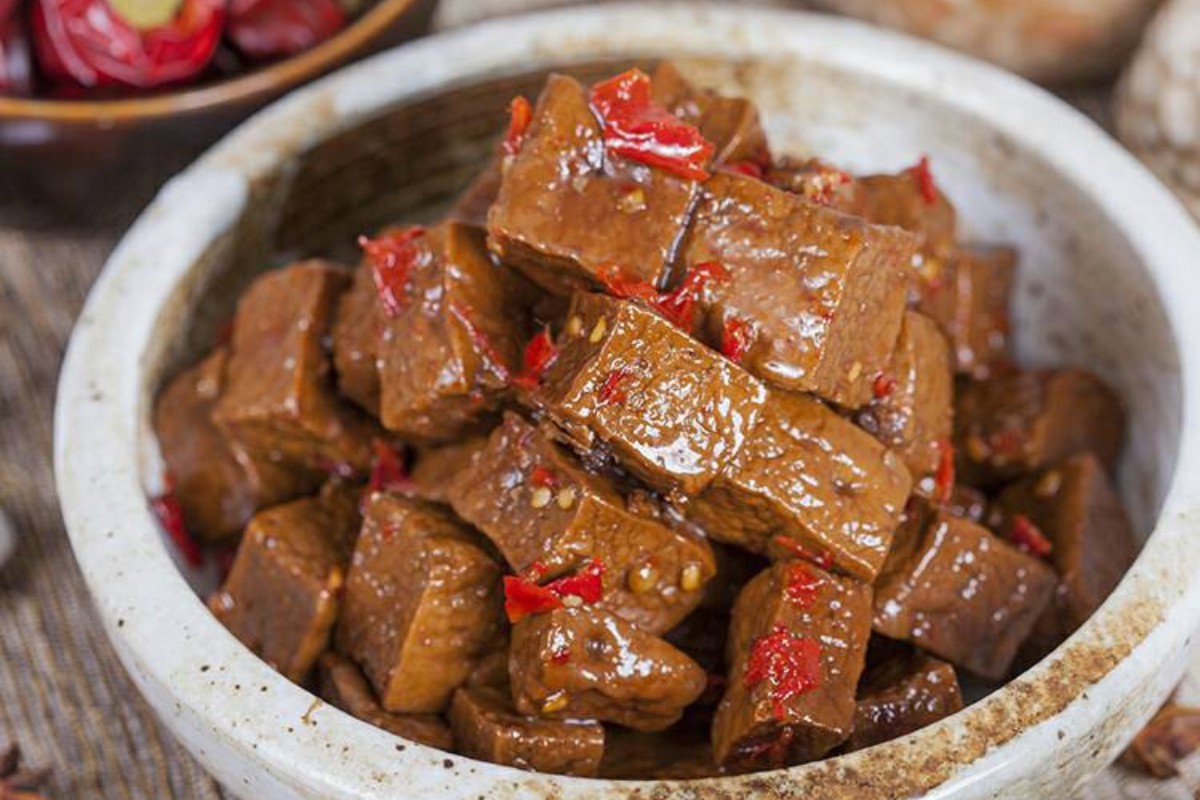 台北滷味必吃！從東門市場飄出的家常滋味 滷進在地人的日常餐桌