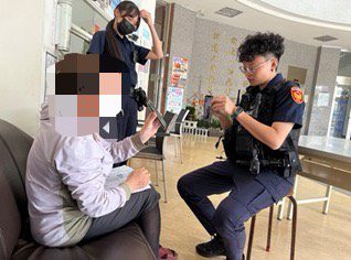 打破無聲障礙!和美警助喑啞婦解開帳單死結 打破無聲障礙!和美警助喑啞婦解開帳單死結