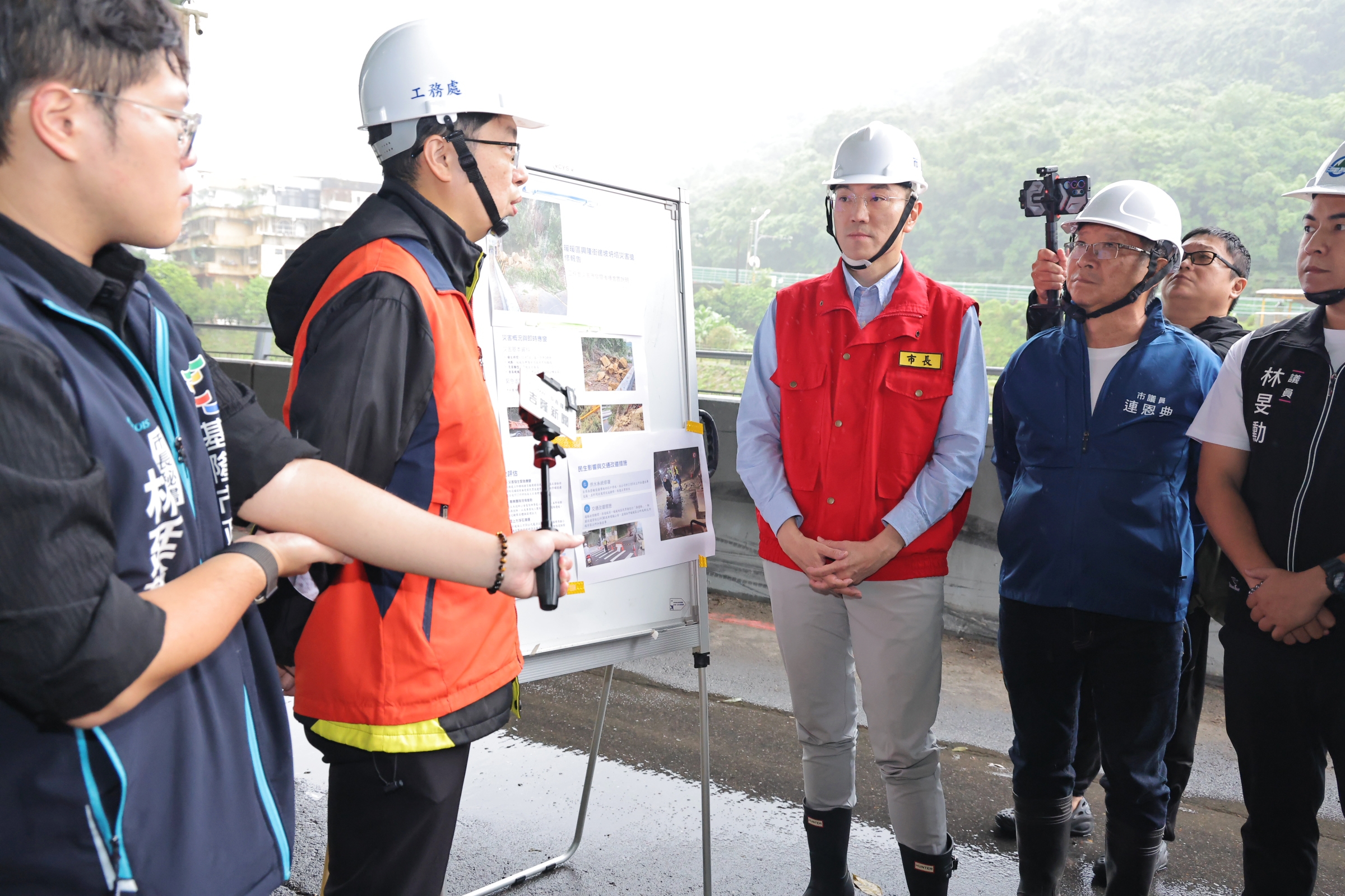 謝國樑率隊前往暖暖興隆街會勘　督導邊坡崩塌應變與防颱整備