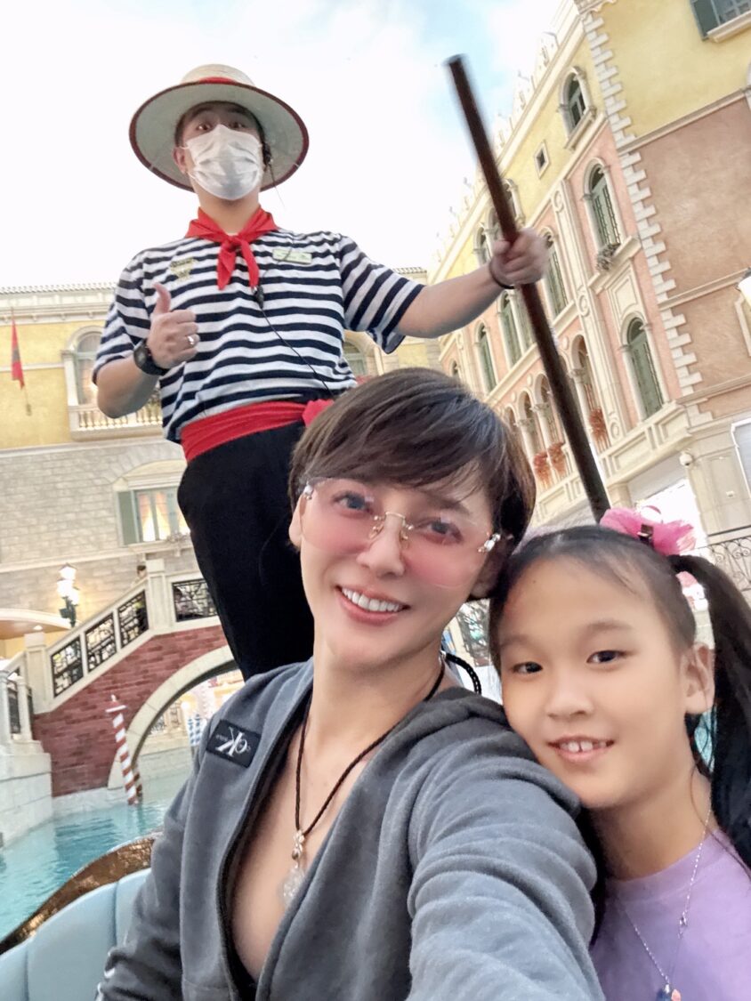 李沛綾驕傲地說：「這次旅行一次教會她！她現在非常懂事獨立，真的讓我很放心。」(圖/民視 提供)