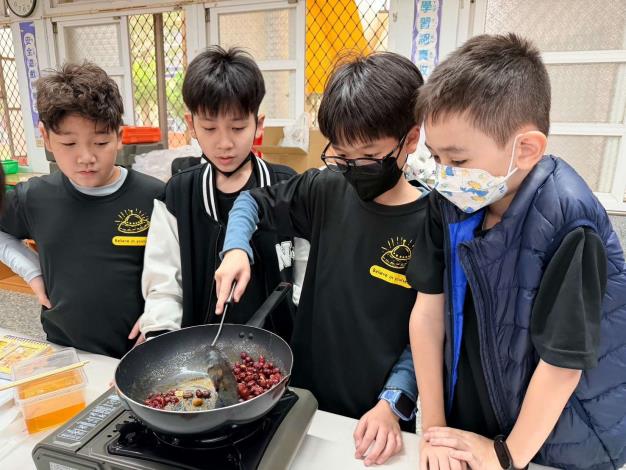 活動規劃讓學生親自動手做，進而了解農業文化。