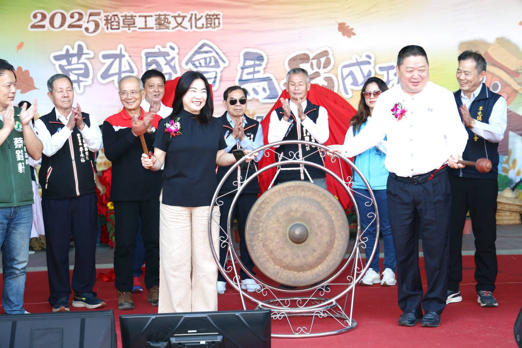 「馬稻成功」草屯稻草工藝文化節熱鬧開幕　巨無霸「扁擔王」挑戰金氏世界紀錄