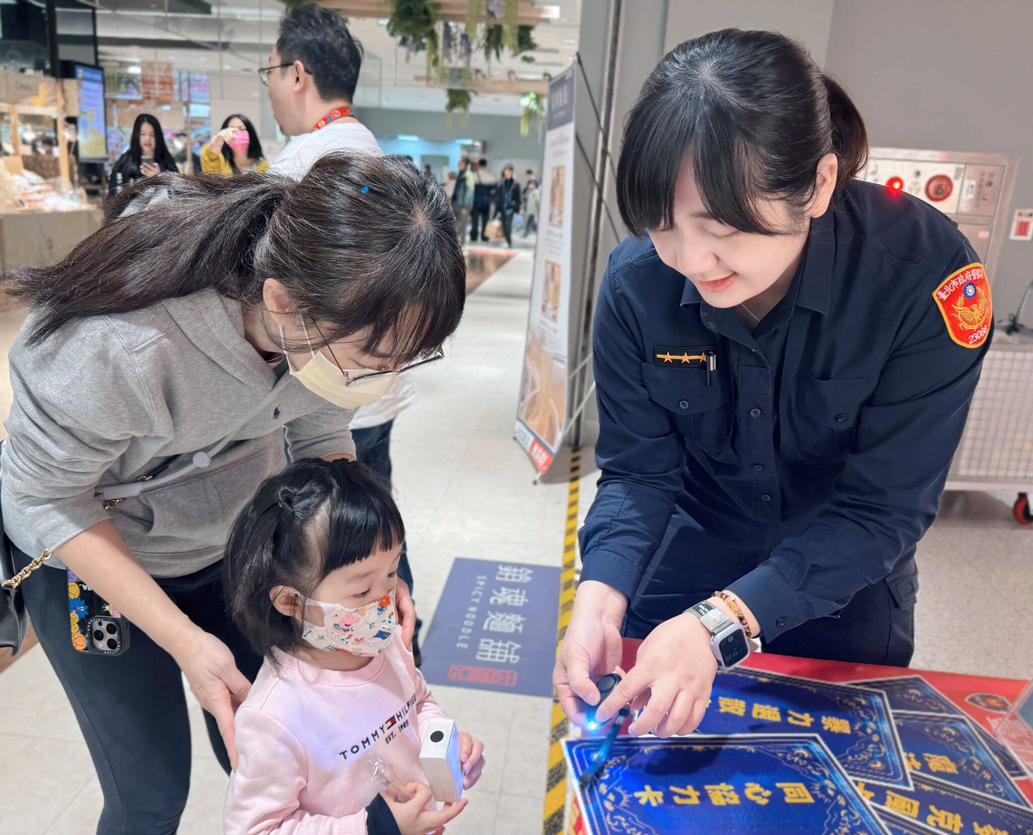 國際防暴日宣導　北市警授「3秒環境掃描、90度脫離」自保術