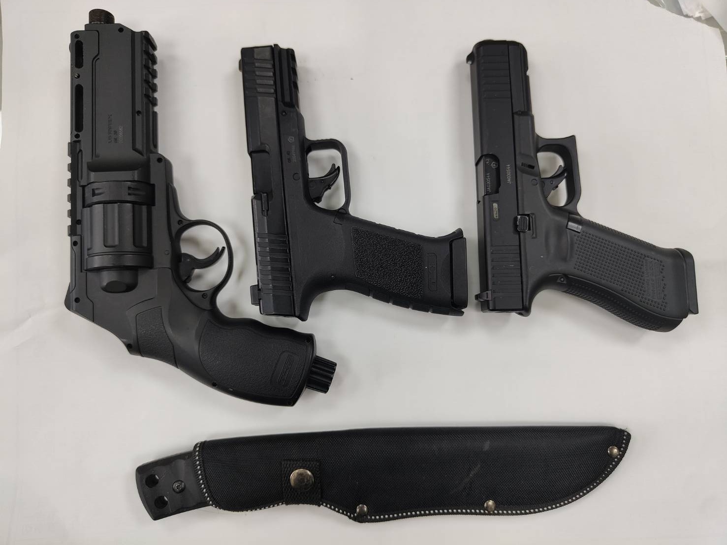 中壢警破獲天道盟地下應召站 10名遭控少女獲救