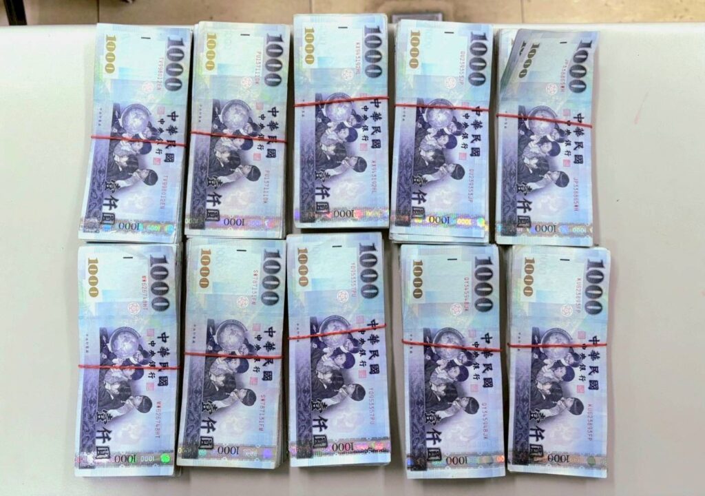 查扣詐款新臺幣50萬元。(圖／記者薛秀蓮 翻攝)