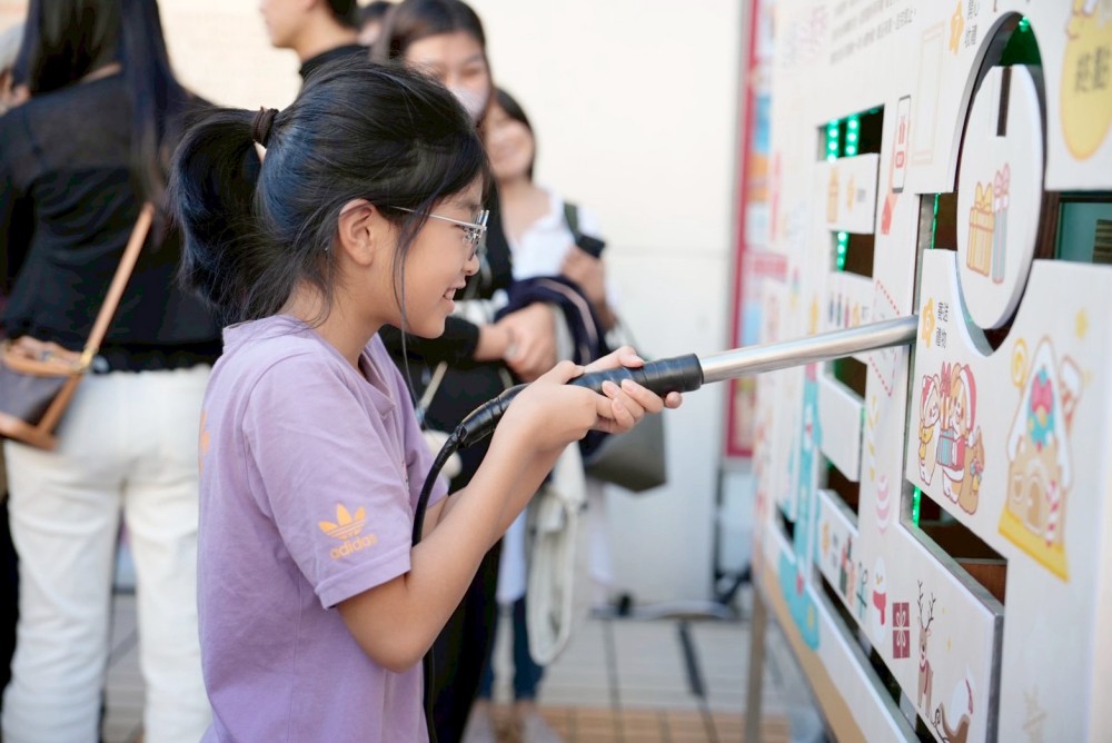 等家寶寶2025聖誕募資啟動 萌犬卡卡伴您送暖！