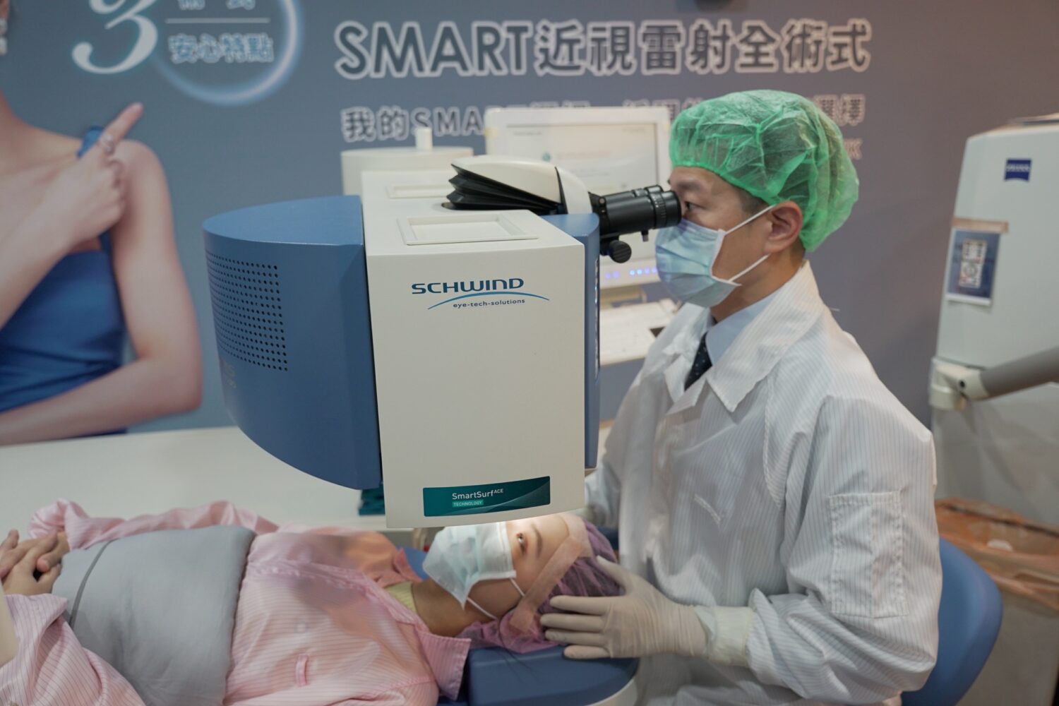 醫師表示「全光波LASIK 4.0 」透過光跡追蹤技術，模擬 2,000 條光線建立數位眼球雙胞胎。(圖/業者 提供)