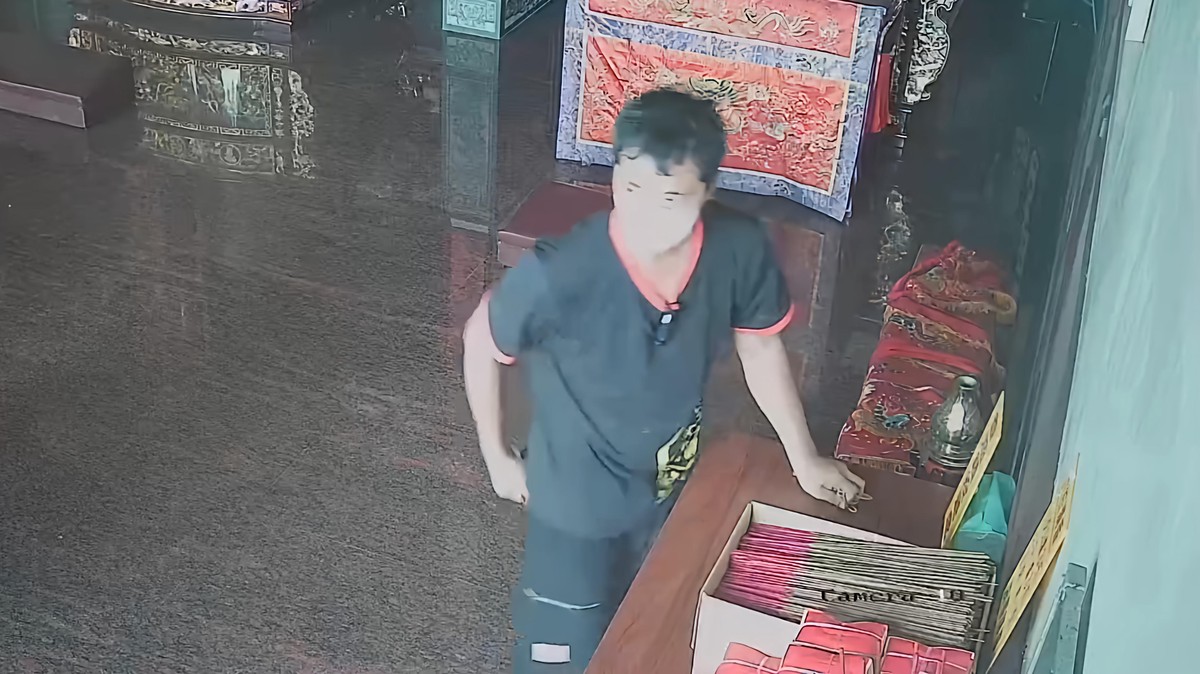 趁廟宴伸「黏手」竊嫌釣線偷香油錢遭警鎖定 趁廟宴伸「黏手」竊嫌釣線偷香油錢遭警鎖定