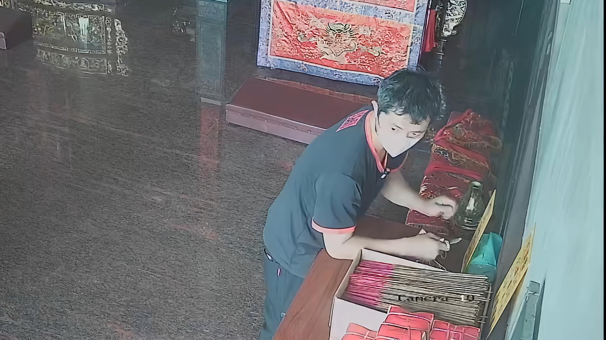 趁廟宴伸「黏手」竊嫌釣線偷香油錢遭警鎖定 趁廟宴伸「黏手」竊嫌釣線偷香油錢遭警鎖定