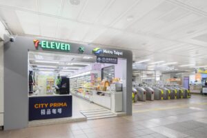 北捷與7-ELEVEN聯名店開幕　台大醫院站打造列車主題便利空間