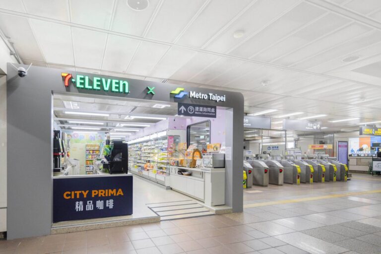 北捷與7-ELEVEN聯名店開幕　台大醫院站打造列車主題便利空間