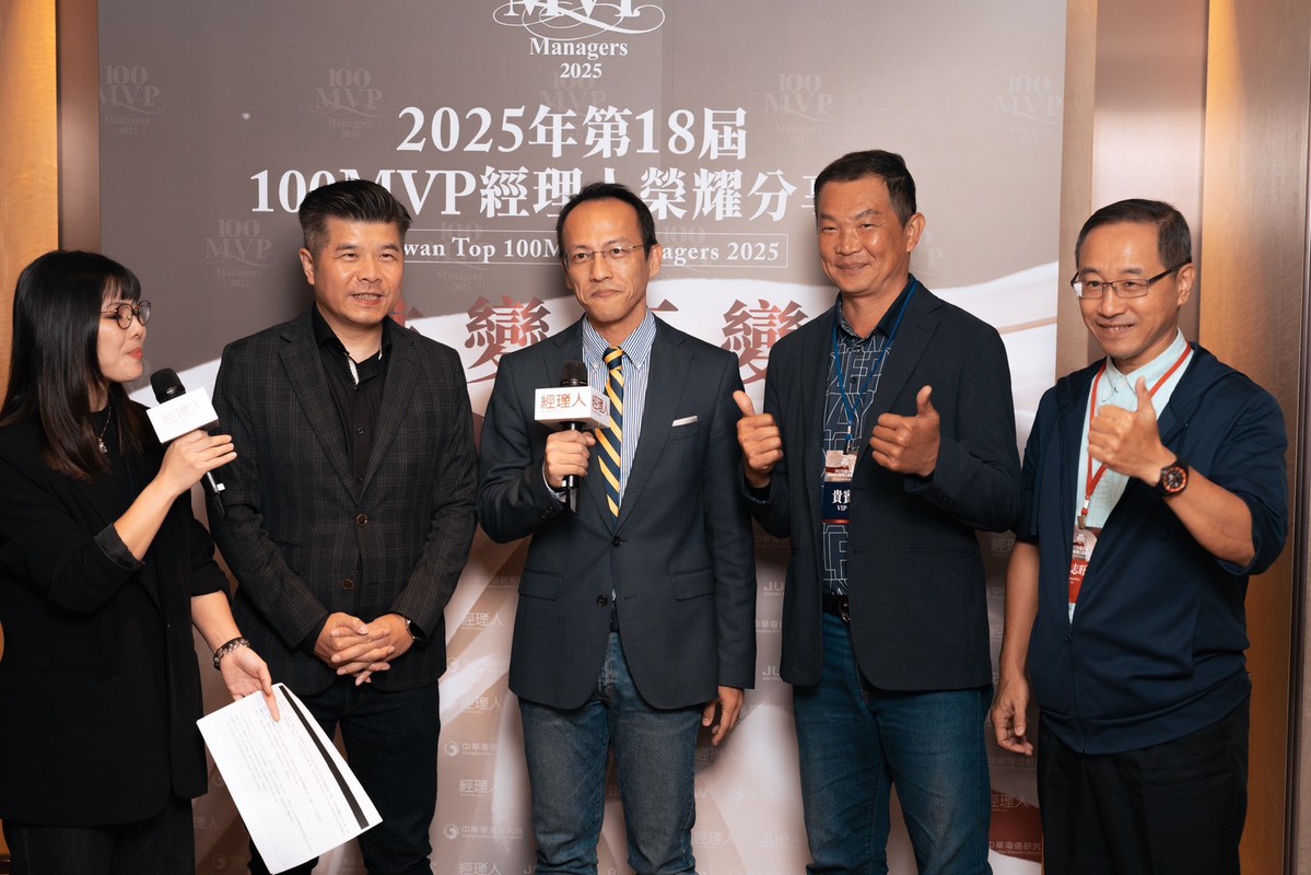 落實市長農業永續藍圖 高雄六龜山茶品牌化成果亮眼 農業局以山茶專案榮獲 2025《百大MVP經理人》肯定 落實市長農業永續藍圖 高雄六龜山茶品牌化成果亮眼 農業局以山茶專案榮獲 2025《百大MVP經理人》肯定