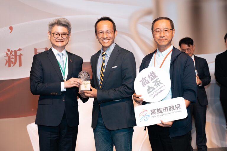 落實市長農業永續藍圖 高雄六龜山茶品牌化成果亮眼 農業局以山茶專案榮獲 2025《百大MVP經理人》肯定