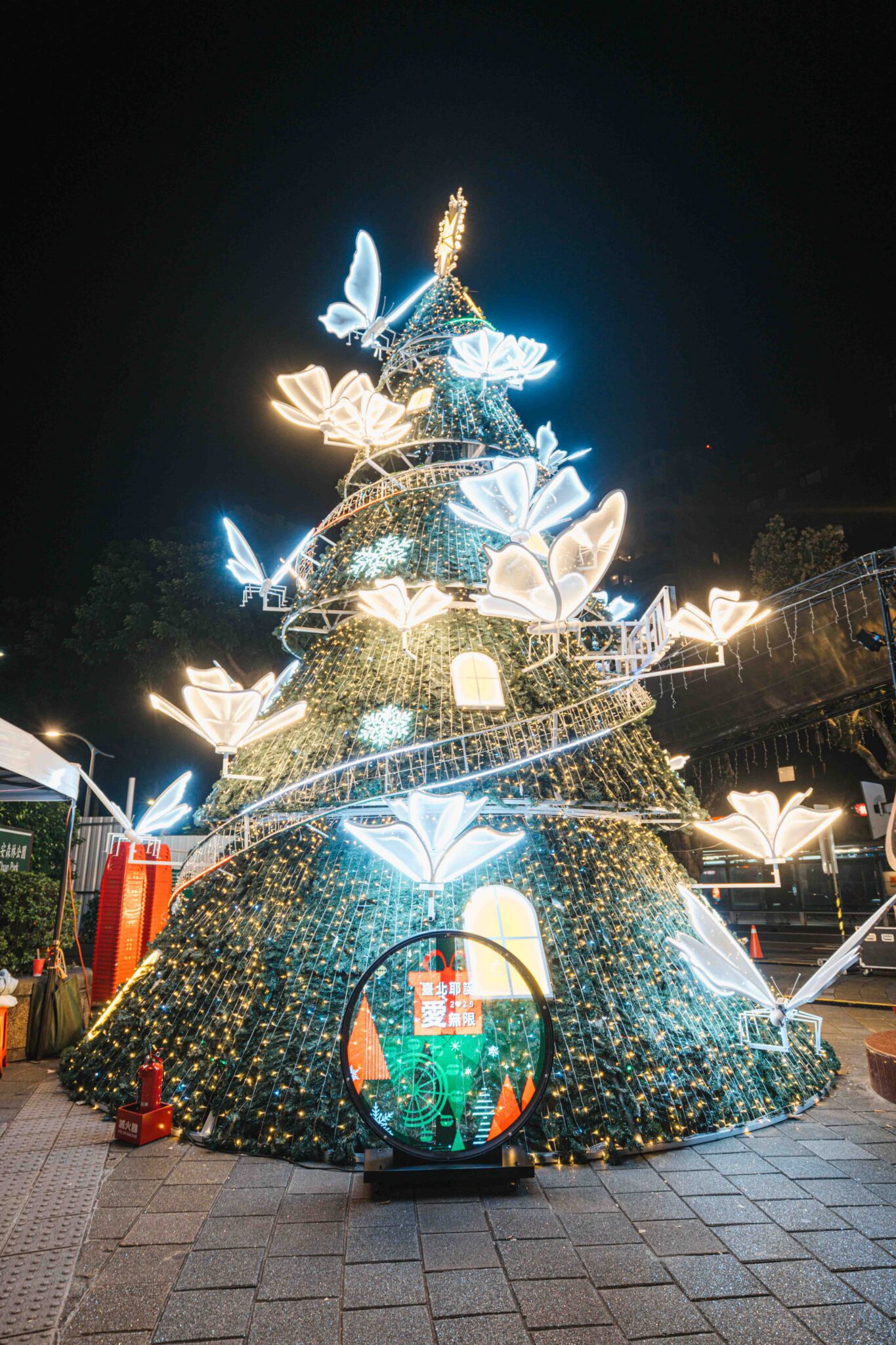 耶誕愛無限點亮臺北夜空　蔣萬安邀市民一起迎接溫暖年末