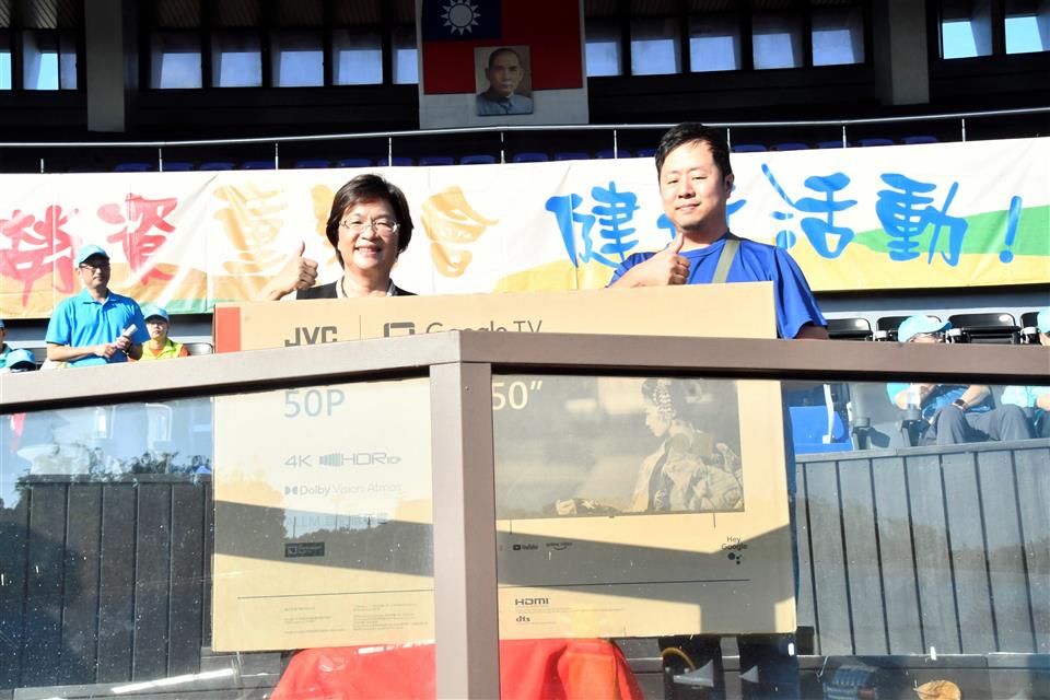 3,800人熱情參與 彰化勞資童樂會健行活動盛大登場 3,800人熱情參與 彰化勞資童樂會健行活動盛大登場