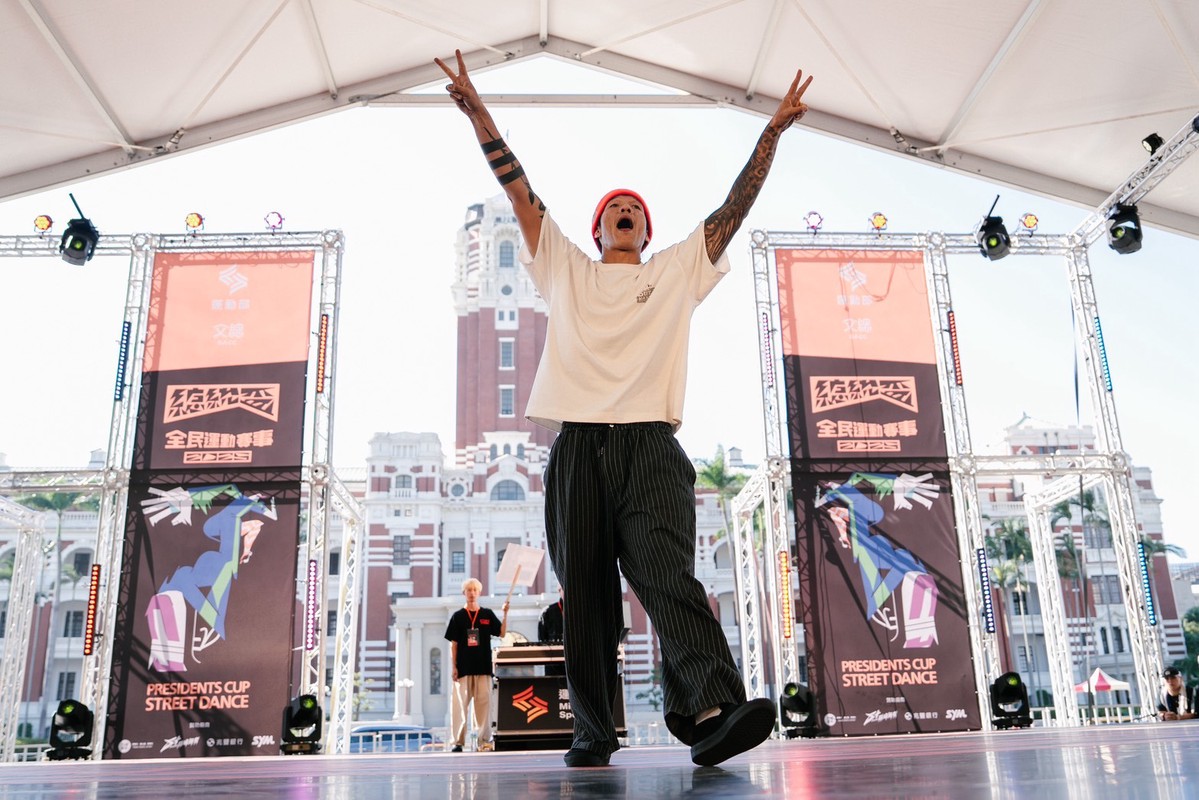 全場暴動!IP LOCKERS封王凱道 首屆總統盃街舞大賽寫下台灣新史頁 全場暴動!IP LOCKERS封王凱道 首屆總統盃街舞大賽寫下台灣新史頁