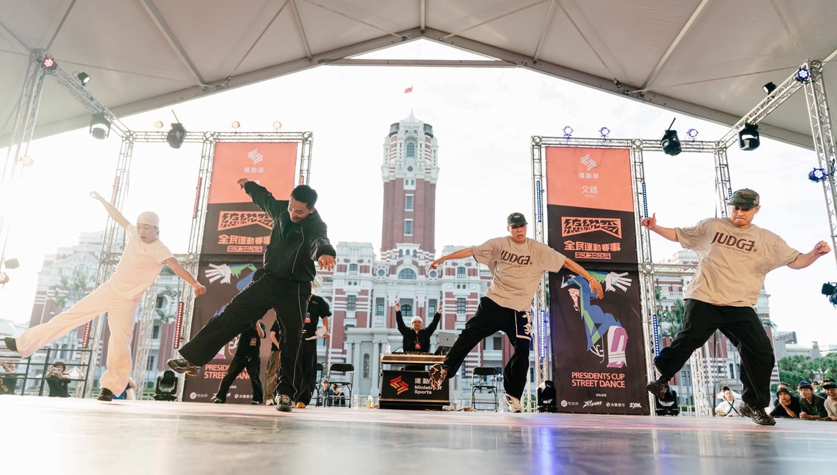 全場暴動!IP LOCKERS封王凱道 首屆總統盃街舞大賽寫下台灣新史頁 全場暴動!IP LOCKERS封王凱道 首屆總統盃街舞大賽寫下台灣新史頁