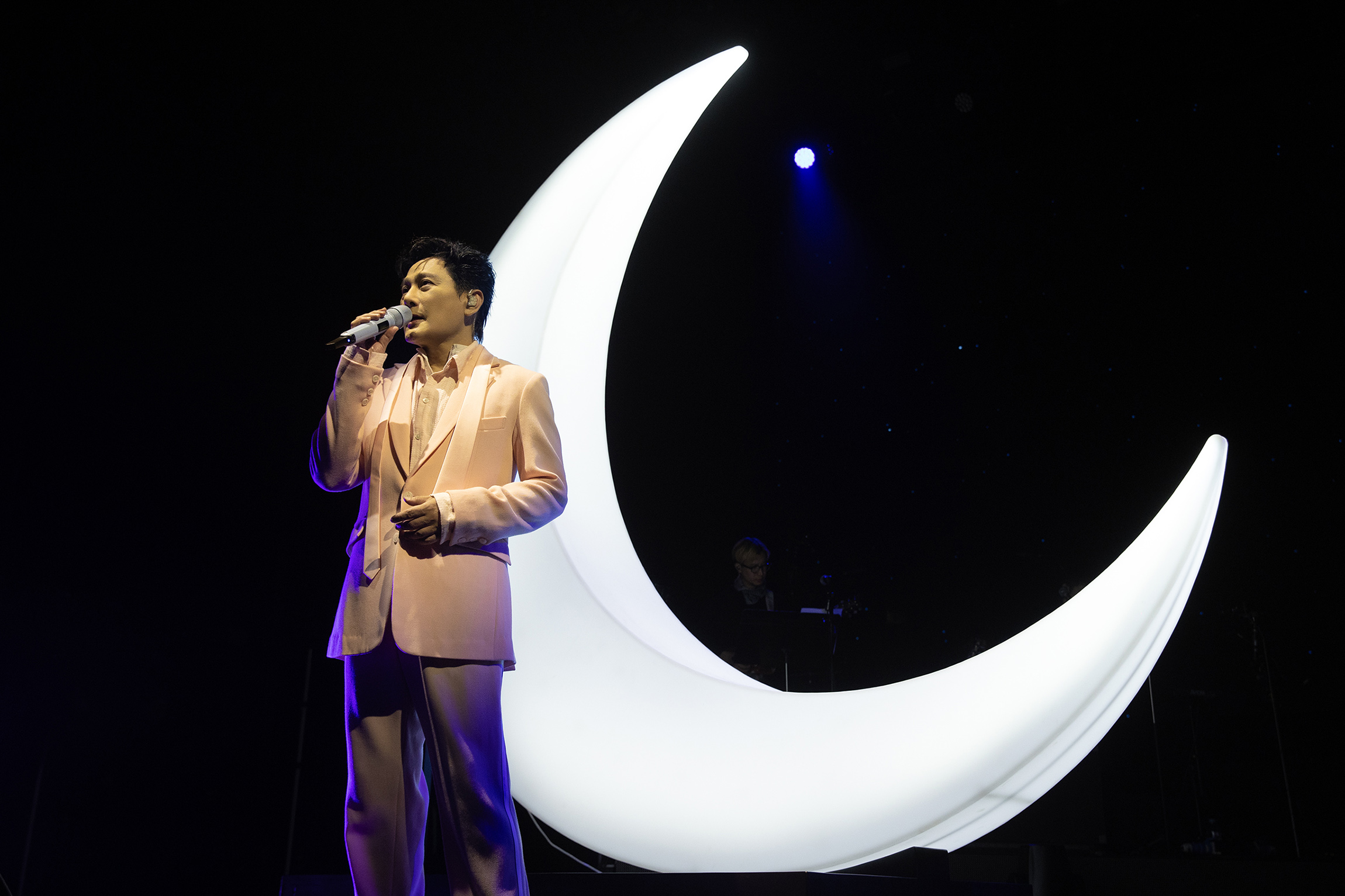 張信哲二度插旗倫敦終實現! 情歌王子溫柔宣告:「倫敦,我來啦!」