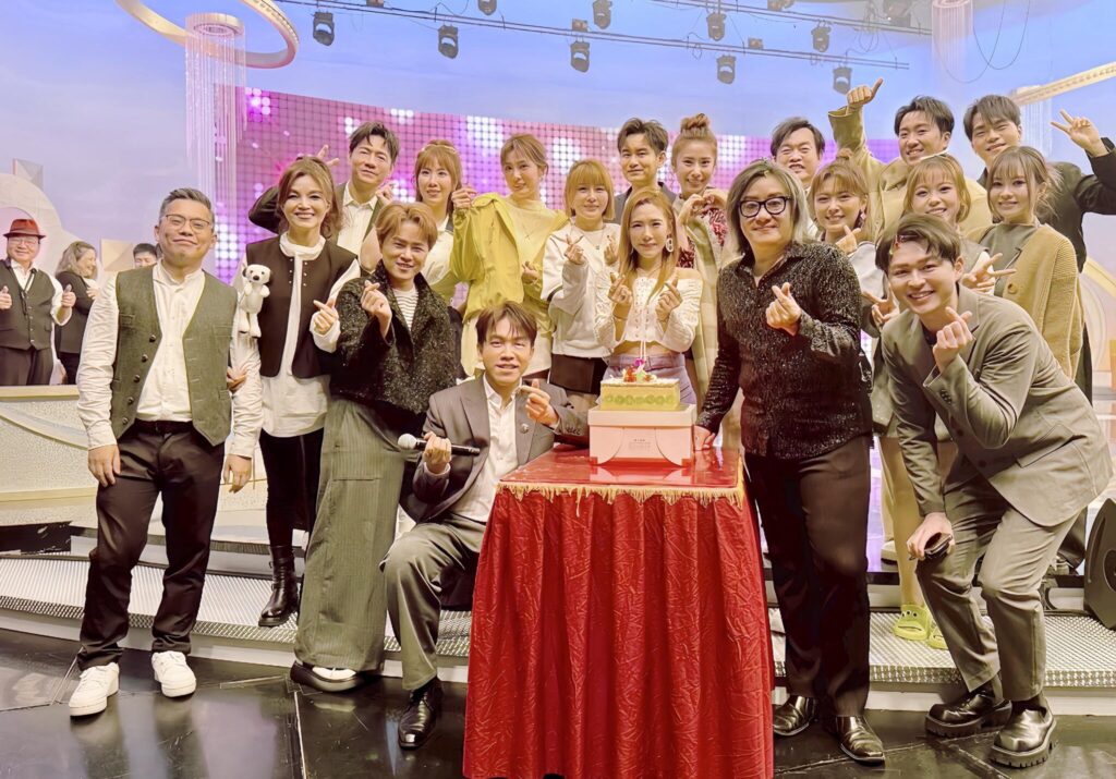 吳申梅 Gigi 狂收八顆蛋糕 康康許志豪率近百人棚內齊唱生日快樂