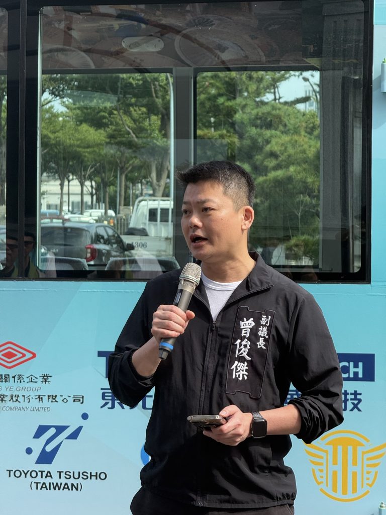 台灣首輛國產市區氫能巴士啟航 高雄製造進軍歐洲挑戰國際認證