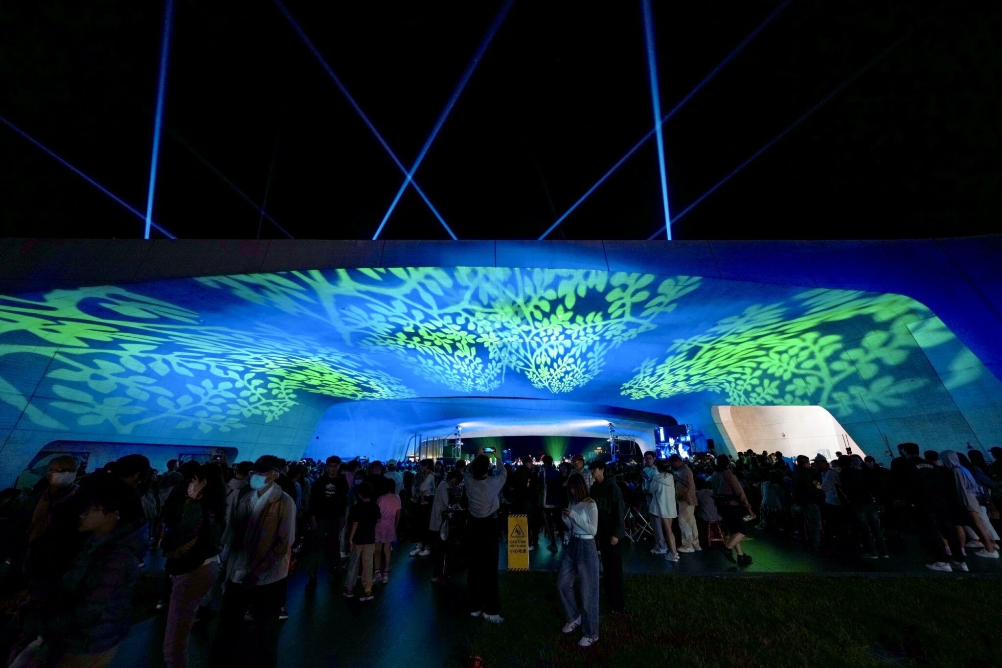 NTSO臺灣管樂團壓軸開演　薩克斯風魅力綻放x璀璨煙花點亮日月潭夜空