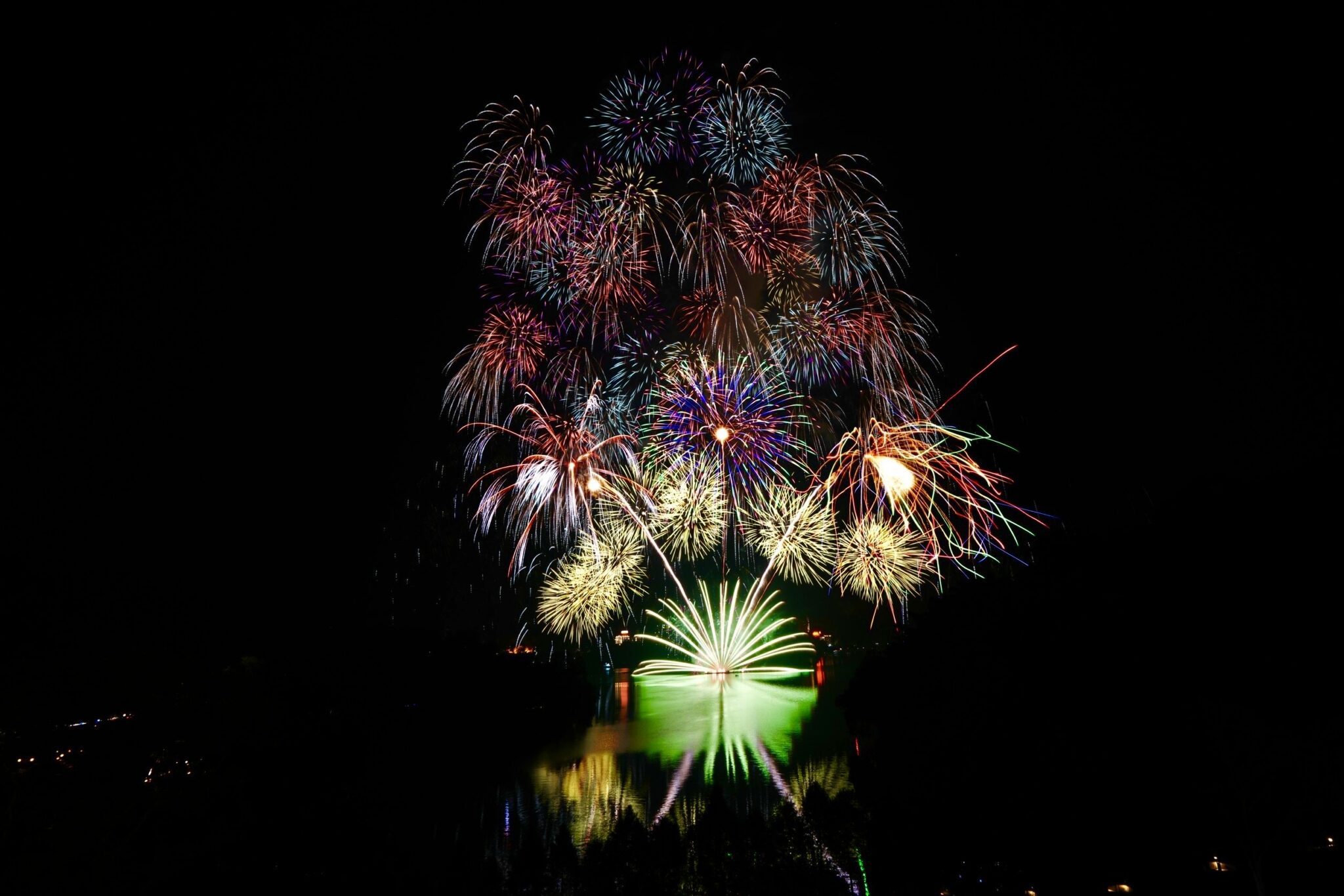 NTSO臺灣管樂團壓軸開演　薩克斯風魅力綻放x璀璨煙花點亮日月潭夜空