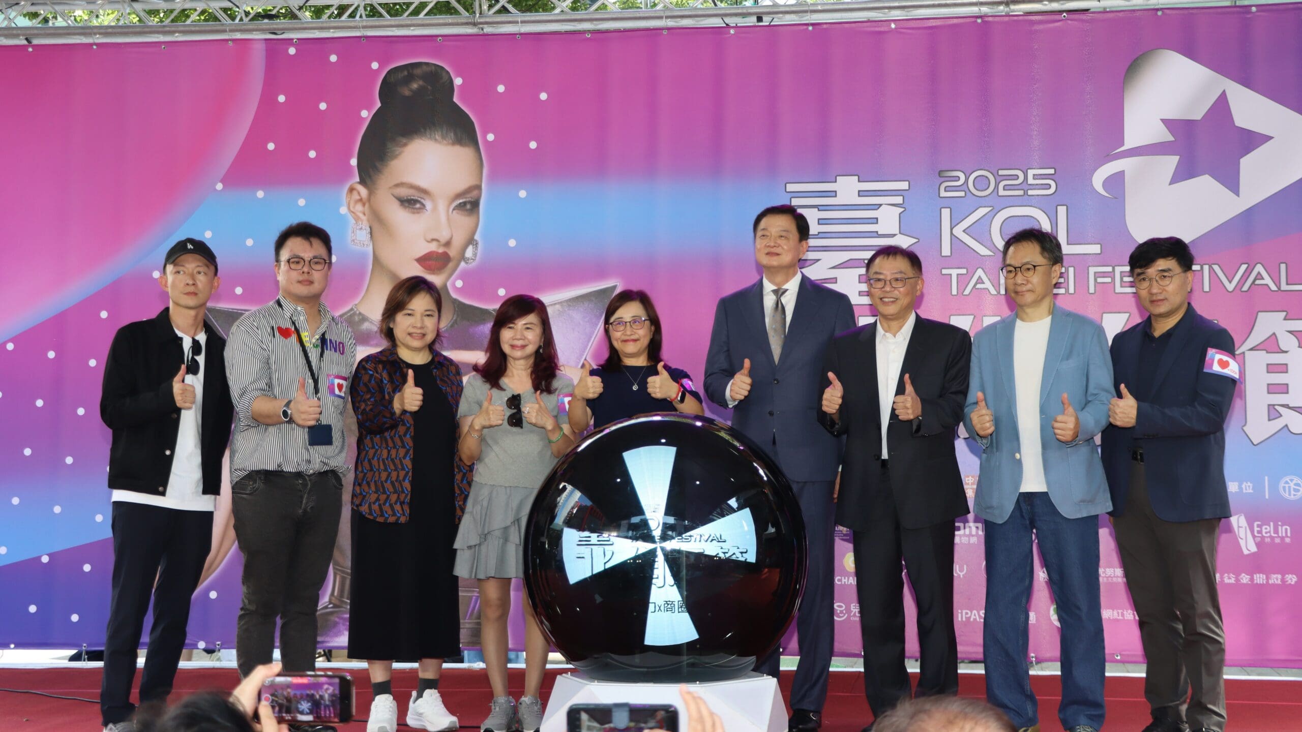 臺北網紅節超閃 陸筱晴、金吉娜現身香堤大道同樂 臺北網紅節超閃 陸筱晴、金吉娜現身香堤大道同樂