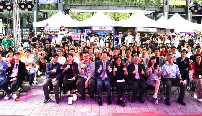 臺北網紅節超閃　陸筱晴、金吉娜現身香堤大道同樂