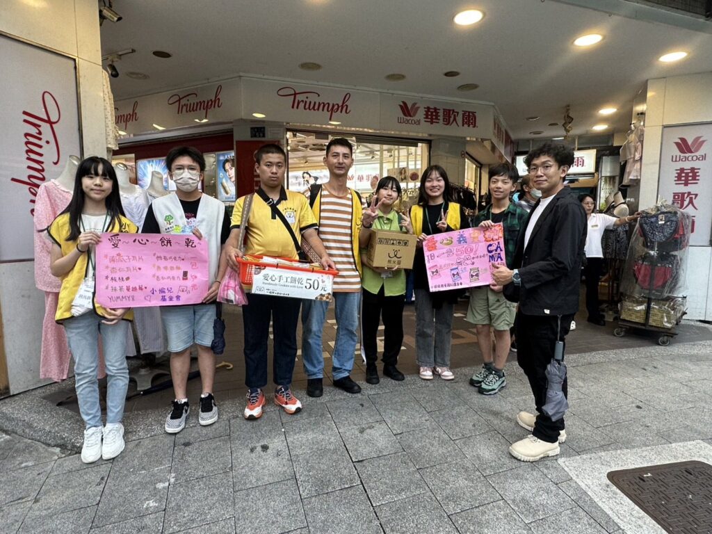 兒少關懷大使攜手小愉兒 以行動關懷弱勢 兒少關懷大使攜手小愉兒 以行動關懷弱勢