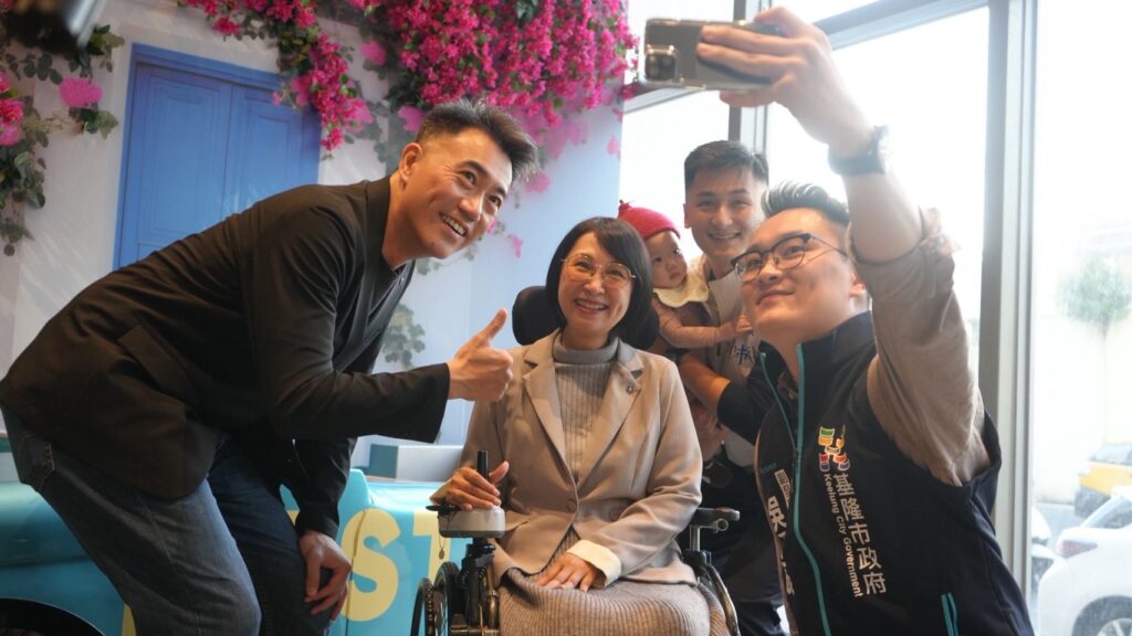 基隆公益快閃為社福拉票 立委林沛祥邀民眾投下愛心 基隆公益快閃為社福拉票 立委林沛祥邀民眾投下愛心