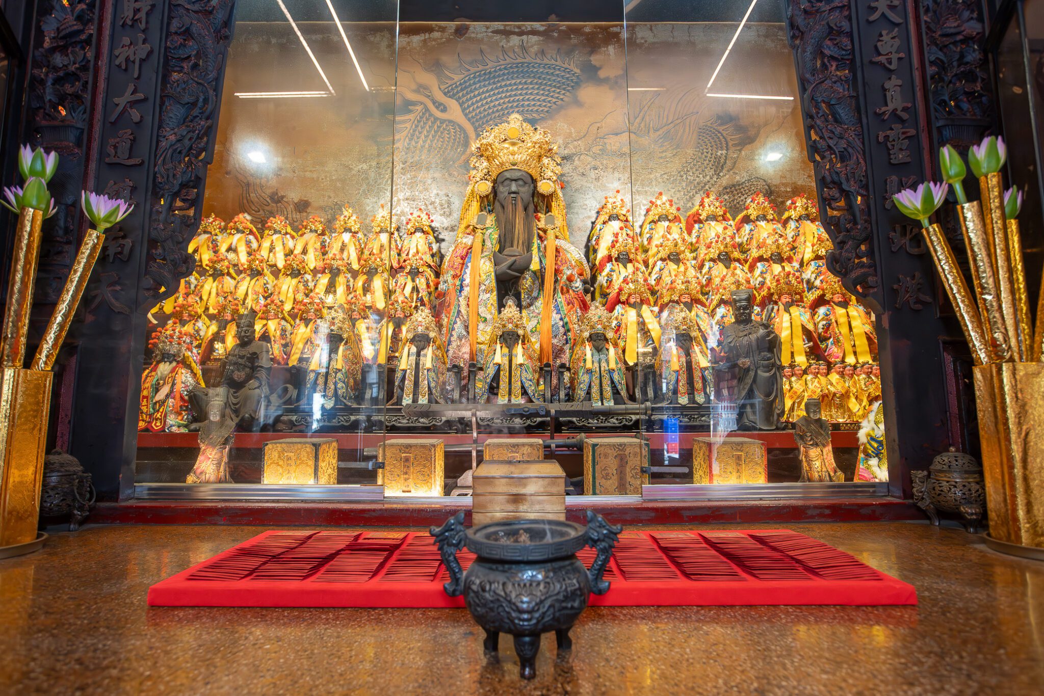 不畏金價飆　北港武德宮砸兩百萬置純金錢母　邀鎮長認證