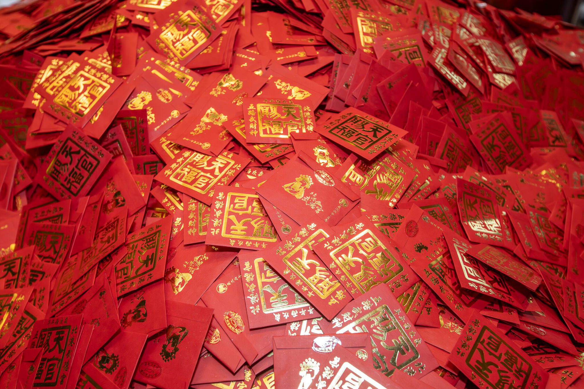 不畏金價飆　北港武德宮砸兩百萬置純金錢母　邀鎮長認證