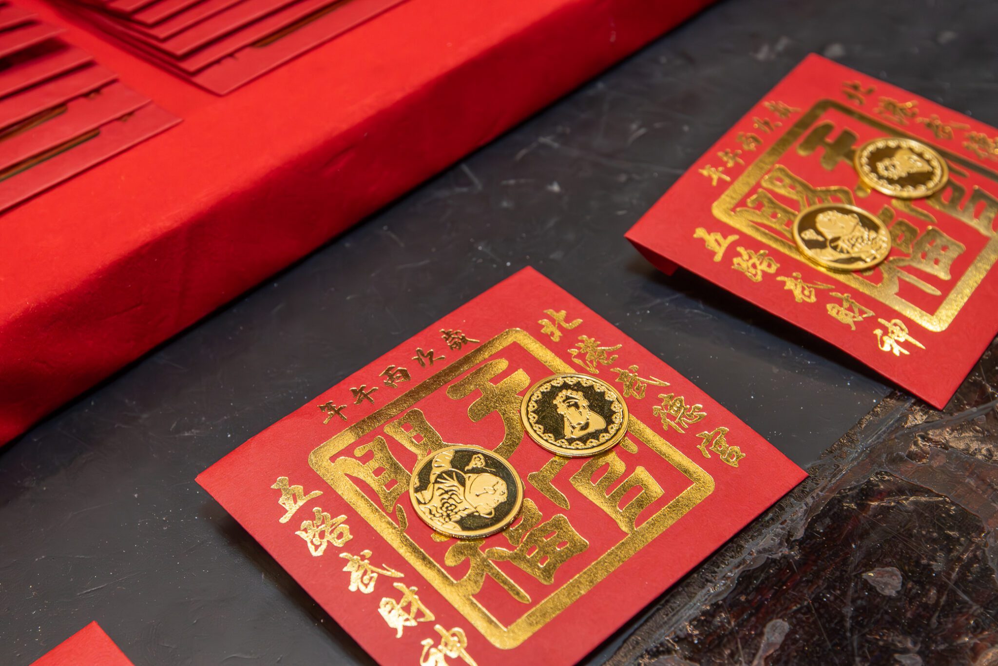 不畏金價飆　北港武德宮砸兩百萬置純金錢母　邀鎮長認證