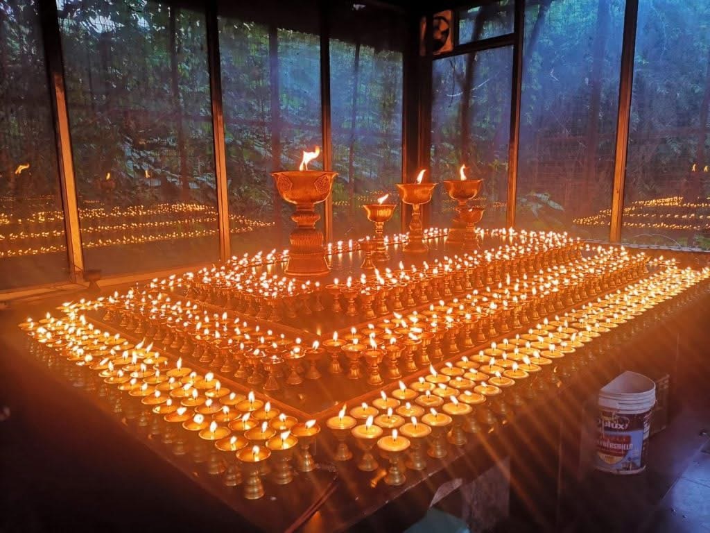 祈福為何總要點燈? 薩迦文殊佛學會推「千燈祈福」,台灣與佛陀聖地-「菩提伽耶」兩地同明! 祈福為何總要點燈? 薩迦文殊佛學會推「千燈祈福」,台灣與佛陀聖地-「菩提伽耶」兩地同明!