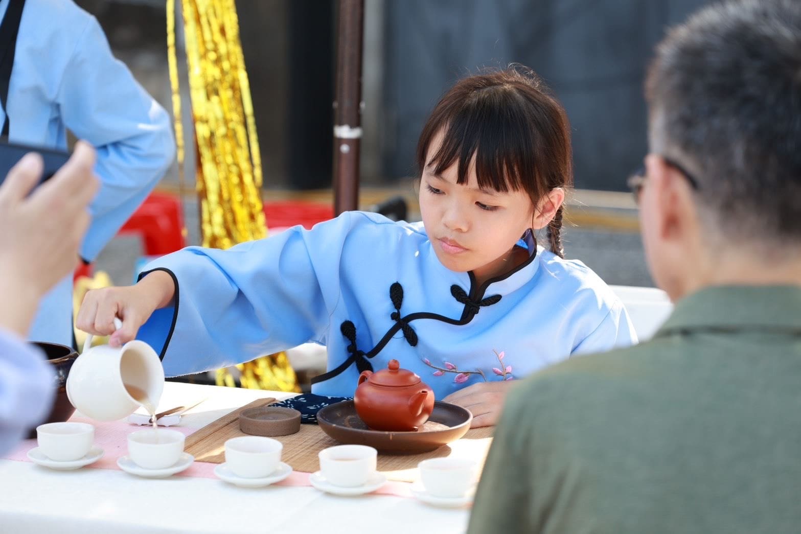 2025高雄山茶評鑑成果展首度移師駁二　陳其邁推薦山茶獨特香醇　好東西與好朋友分享