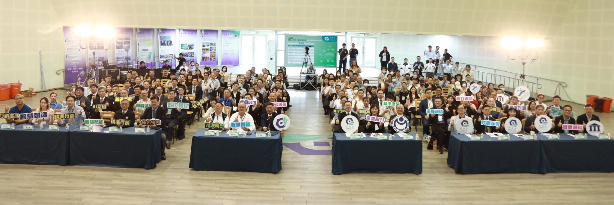 園管局首度表揚推動產學合作績優團隊　展現園區年度AI x 淨零轉型成果