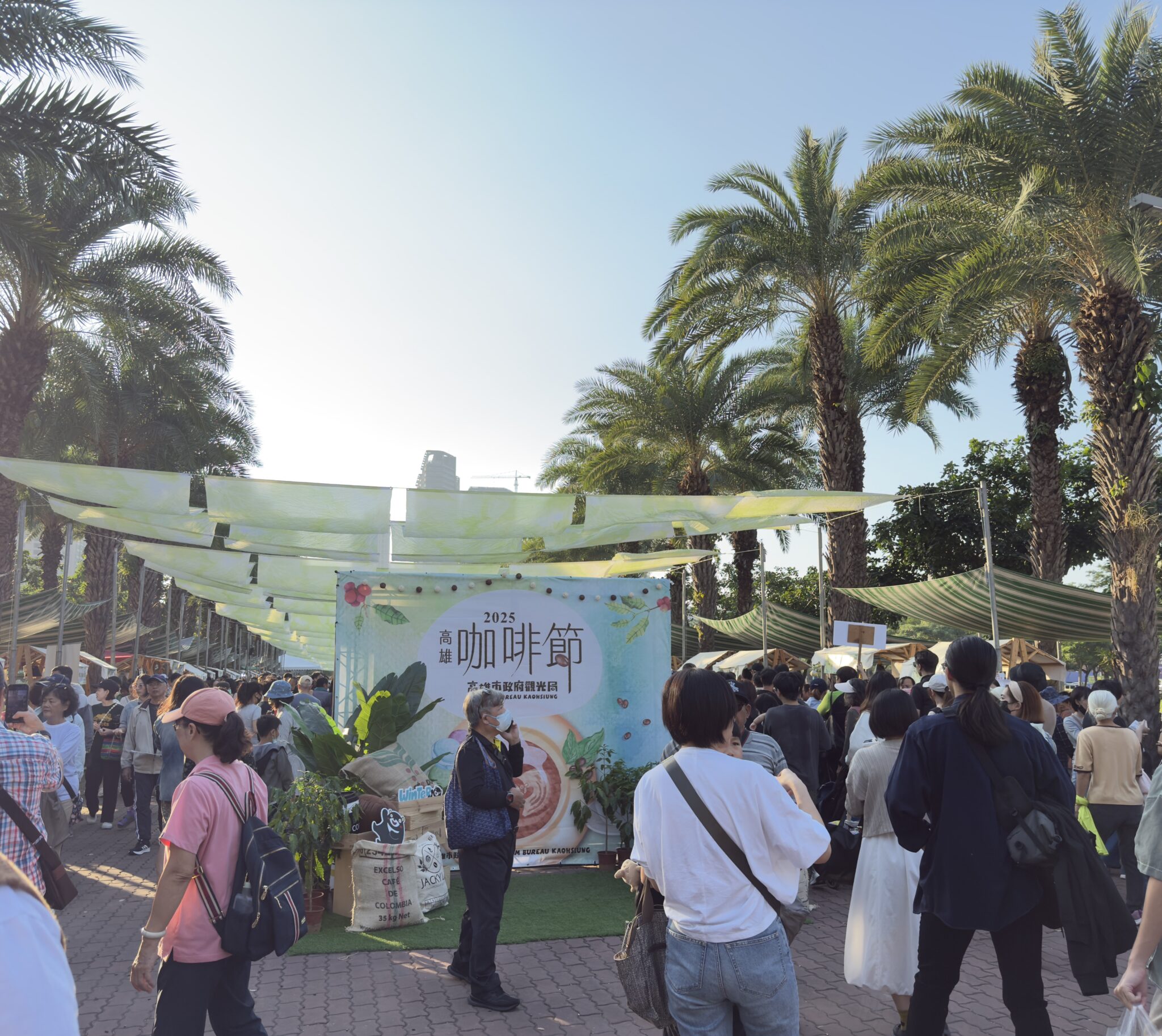 2025高雄咖啡節人氣爆棚 首日吸引3萬人聞香朝聖 60攤最強陣容登場 原鄉直送、職人手沖一次滿足 2025高雄咖啡節人氣爆棚 首日吸引3萬人聞香朝聖 60攤最強陣容登場 原鄉直送、職人手沖一次滿足