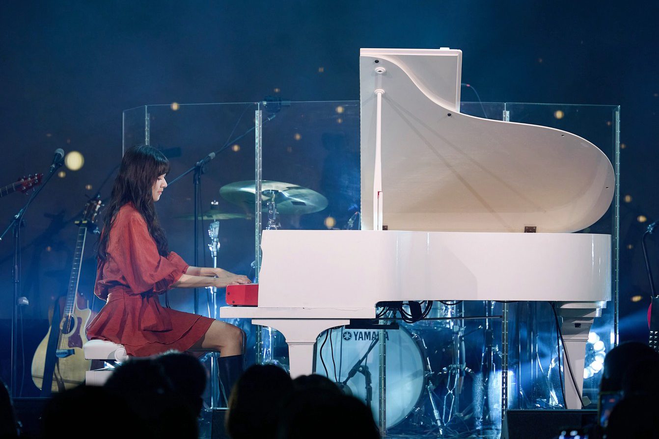 音樂精靈林逸欣生日開唱 輪番請出3位嘉賓鋼琴 小提琴和電吉他一同飆演